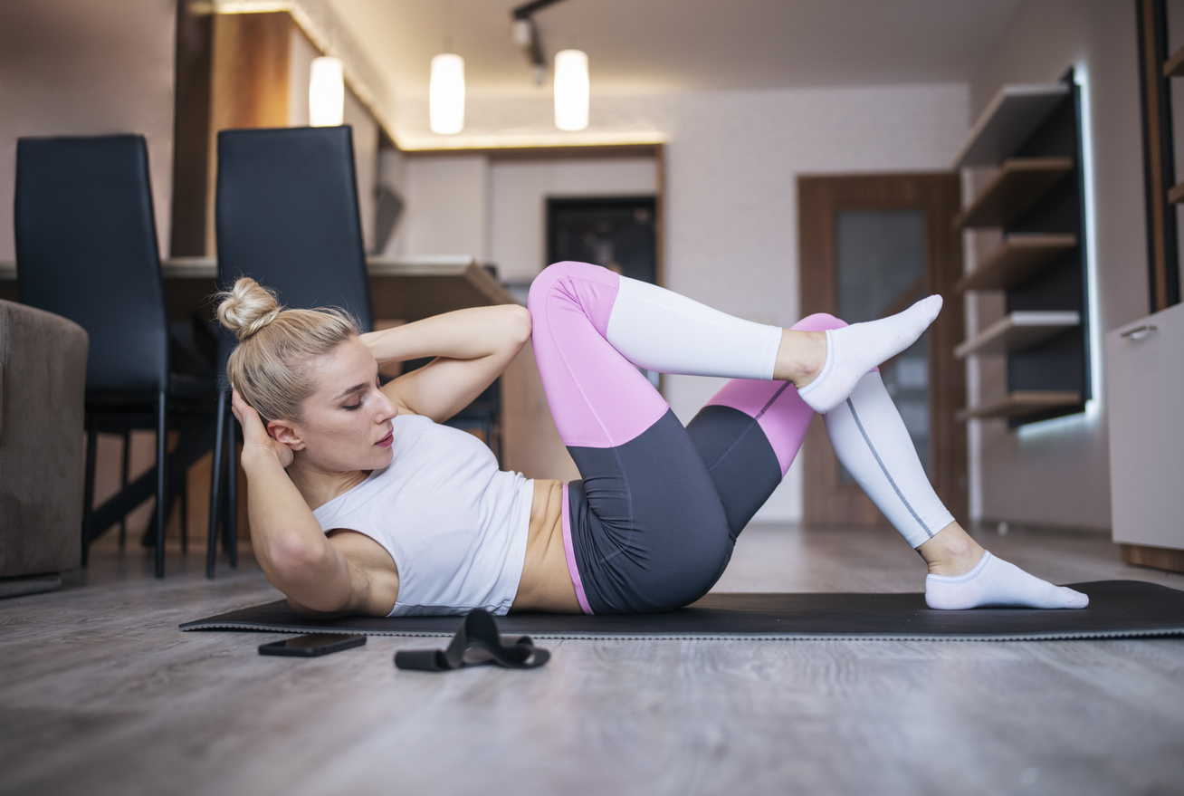 Ez a mozgásforma égeti a legjobban a zsírt: 30 perces intenzív HIIT-edzés, ami bárhol végezhető